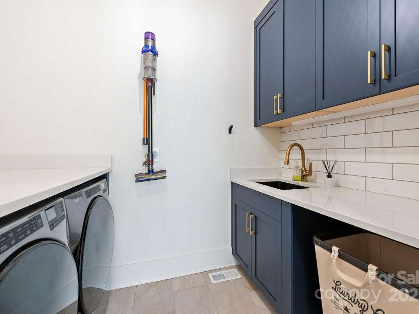 1711 Brook Road, Charlotte, NC 28205.  MLS# CAR4232990, YatesRealty ID 14170. 
