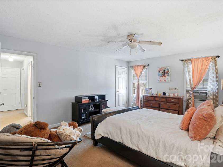 721 Falls Church Road, Charlotte, NC 28270.  MLS# CAR4341730, YatesRealty ID 14172. 