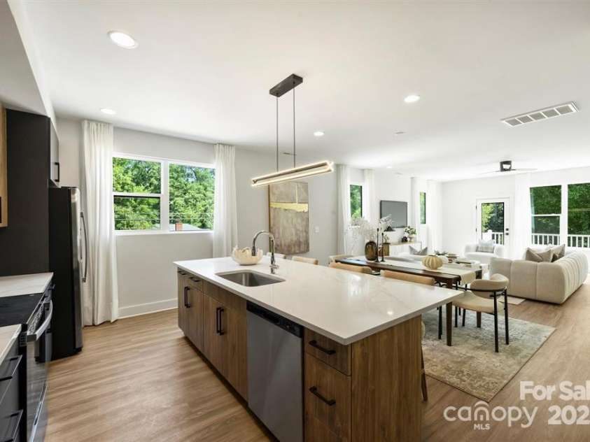 3011 Yada Lane, Charlotte, NC 28208.  MLS# CAR4239275, YatesRealty ID 14173. 