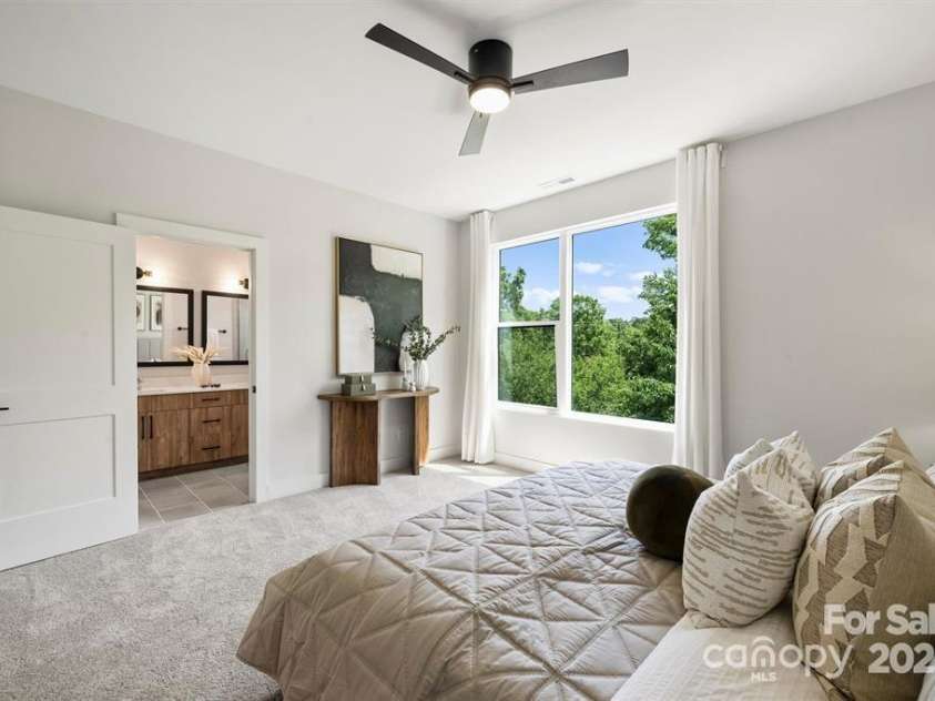 3011 Yada Lane, Charlotte, NC 28208.  MLS# CAR4239275, YatesRealty ID 14173. 