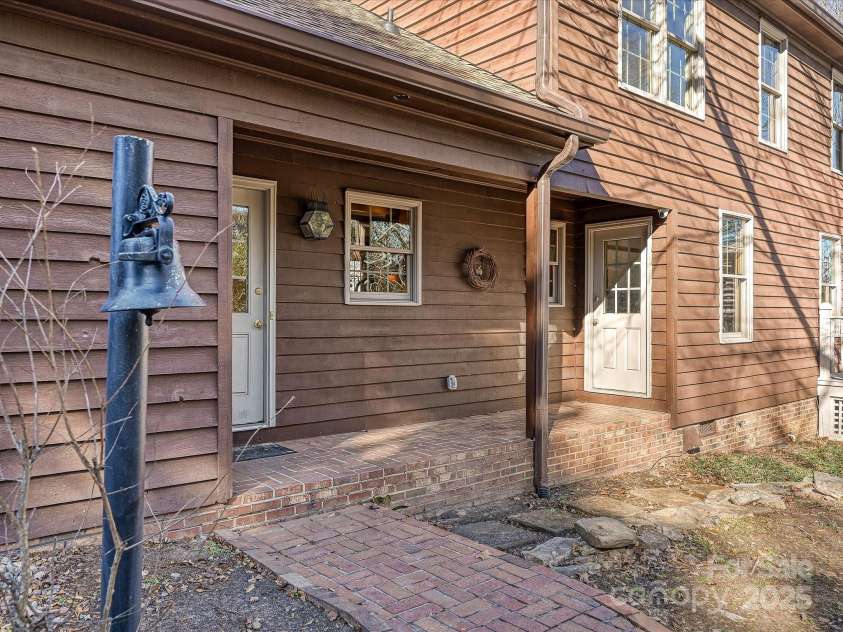 306 Garrison Drive, Kings Mountain, NC 28086.  MLS# CAR4329391, YatesRealty ID 14173. Covered Patio