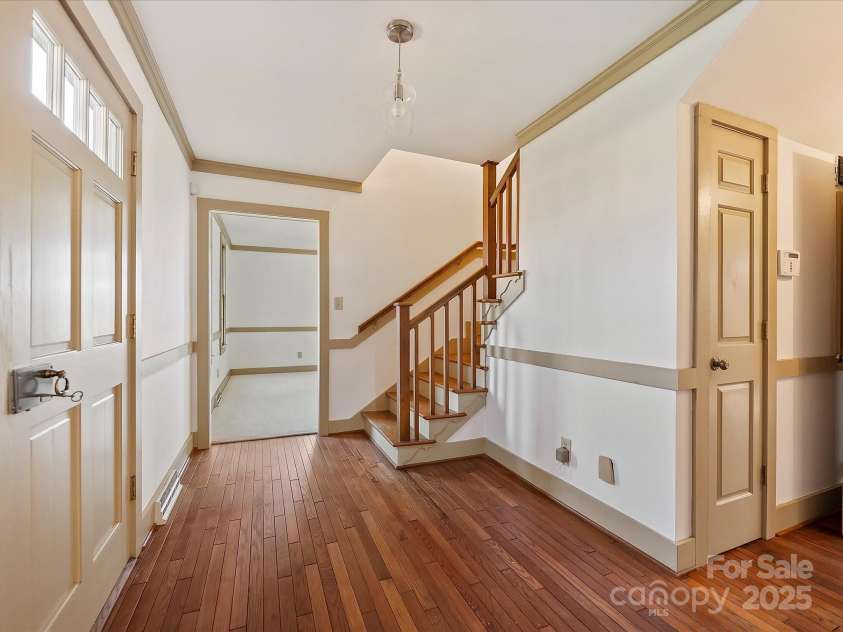 306 Garrison Drive, Kings Mountain, NC 28086.  MLS# CAR4329391, YatesRealty ID 14173. Foyer