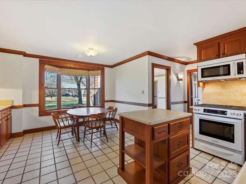 306 Garrison Drive, Kings Mountain, NC 28086.  MLS# CAR4329391, YatesRealty ID 14173. Kitchen
