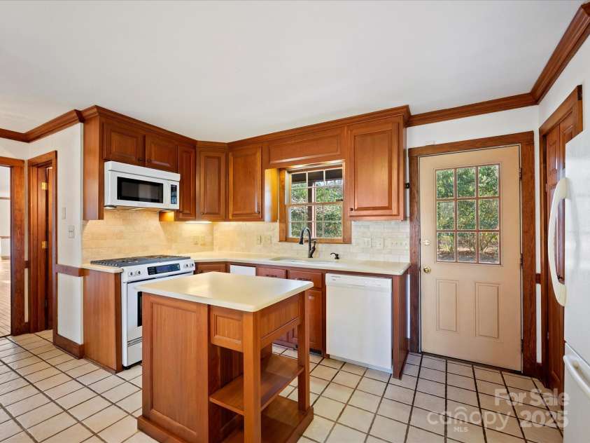 306 Garrison Drive, Kings Mountain, NC 28086.  MLS# CAR4329391, YatesRealty ID 14173. Kitchen