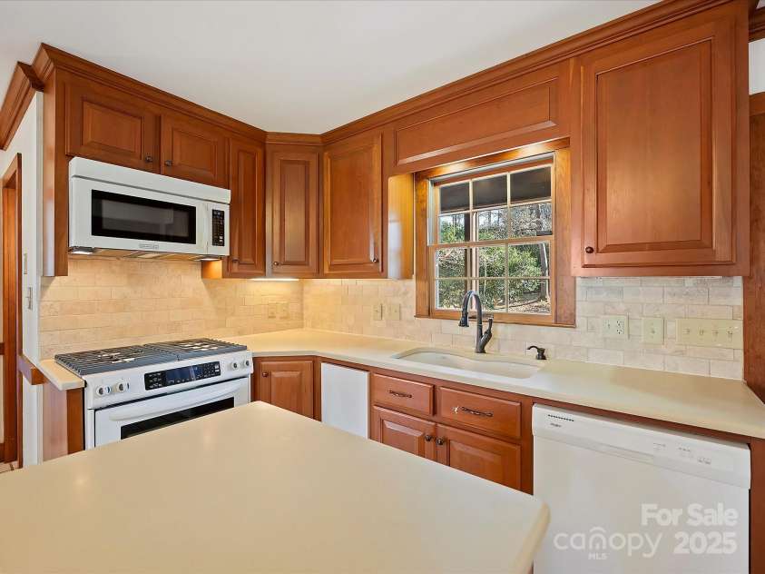 306 Garrison Drive, Kings Mountain, NC 28086.  MLS# CAR4329391, YatesRealty ID 14173. Kitchen