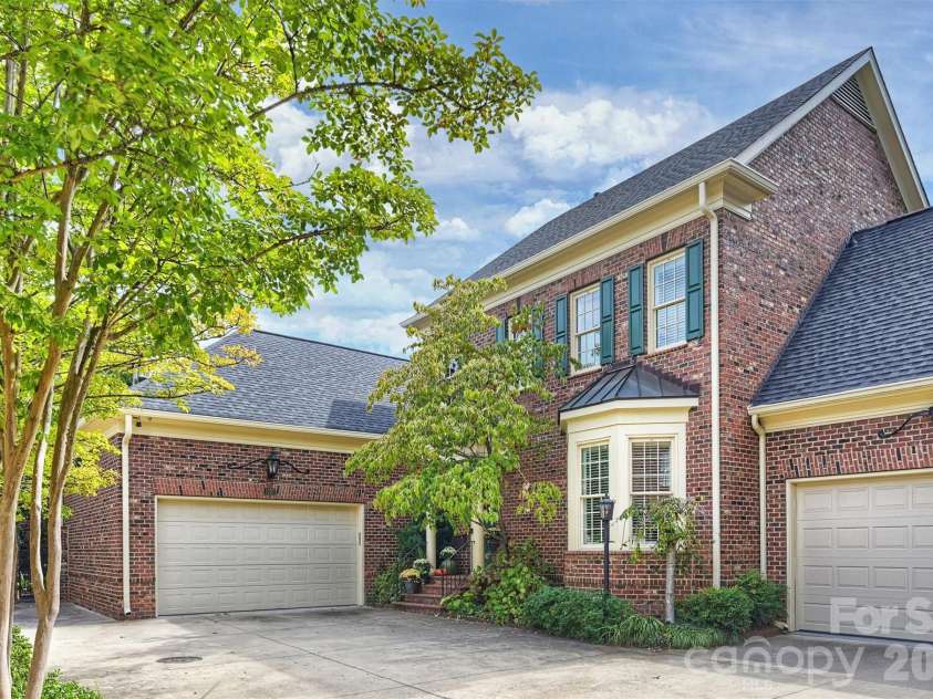 1127 Kings Drive, Charlotte, NC 28207.  MLS# CAR4346352, YatesRealty ID 14174. 