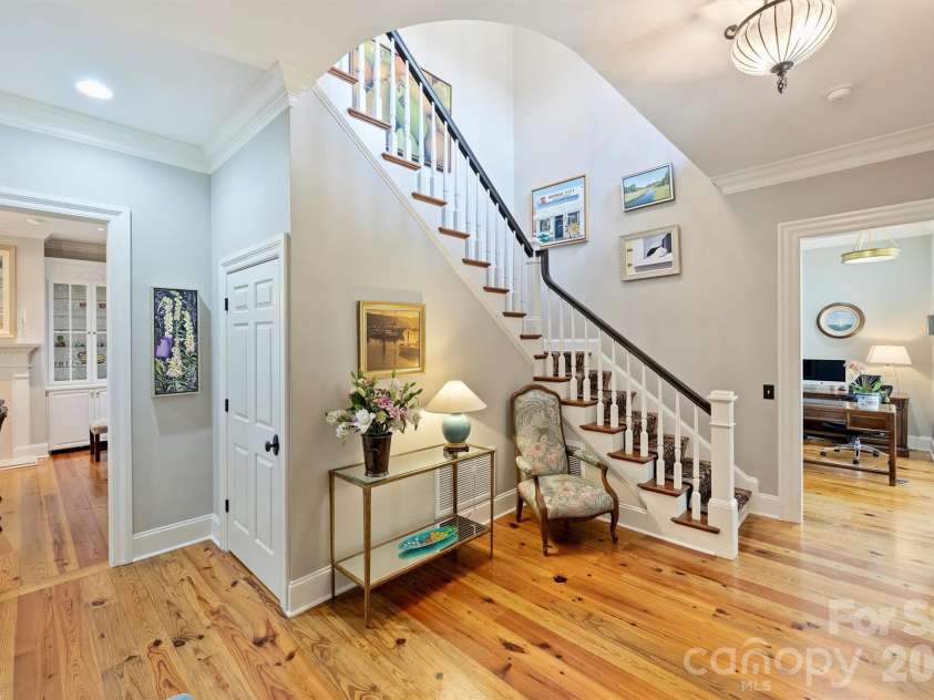 1127 Kings Drive, Charlotte, NC 28207.  MLS# CAR4346352, YatesRealty ID 14174. 