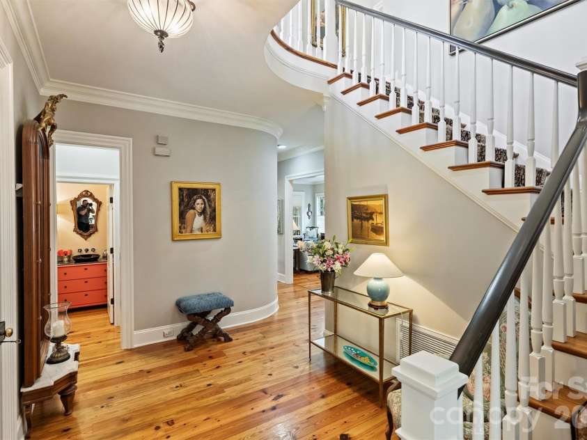 1127 Kings Drive, Charlotte, NC 28207.  MLS# CAR4346352, YatesRealty ID 14174. 