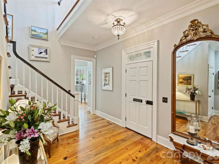1127 Kings Drive, Charlotte, NC 28207.  MLS# CAR4346352, YatesRealty ID 14174. 