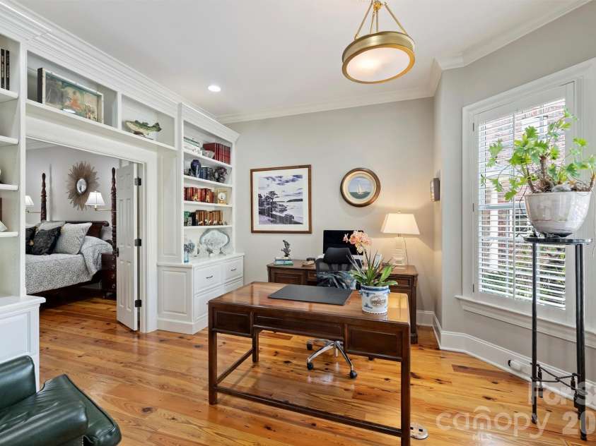 1127 Kings Drive, Charlotte, NC 28207.  MLS# CAR4346352, YatesRealty ID 14174. 