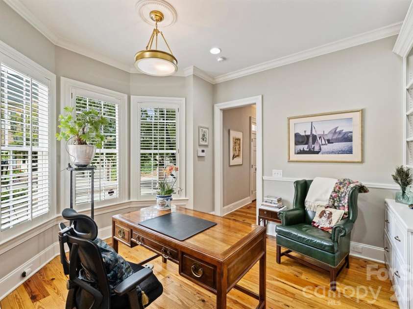 1127 Kings Drive, Charlotte, NC 28207.  MLS# CAR4346352, YatesRealty ID 14174. 