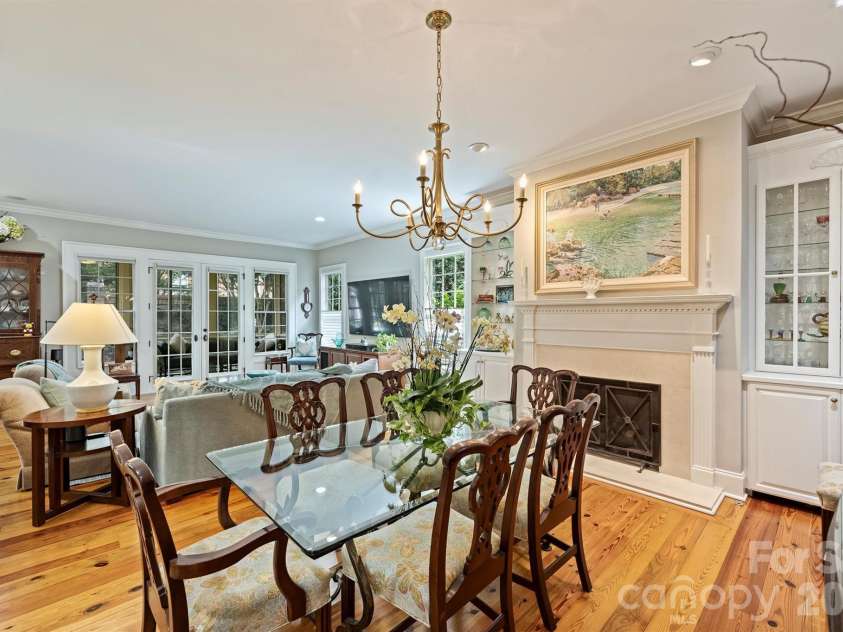1127 Kings Drive, Charlotte, NC 28207.  MLS# CAR4346352, YatesRealty ID 14174. 