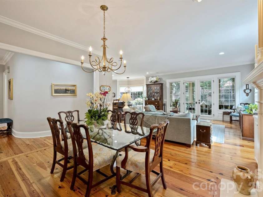 1127 Kings Drive, Charlotte, NC 28207.  MLS# CAR4346352, YatesRealty ID 14174. 