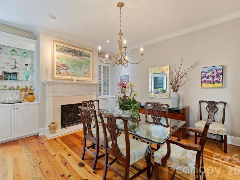 1127 Kings Drive, Charlotte, NC 28207.  MLS# CAR4346352, YatesRealty ID 14174. 