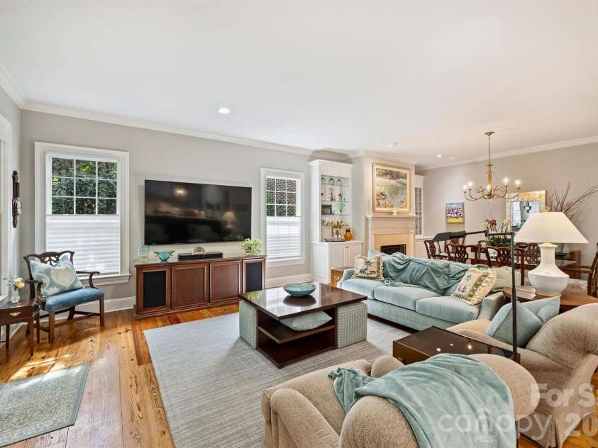1127 Kings Drive, Charlotte, NC 28207.  MLS# CAR4346352, YatesRealty ID 14174. 
