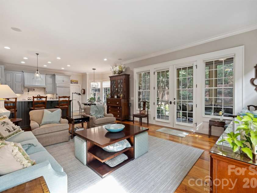 1127 Kings Drive, Charlotte, NC 28207.  MLS# CAR4346352, YatesRealty ID 14174. 