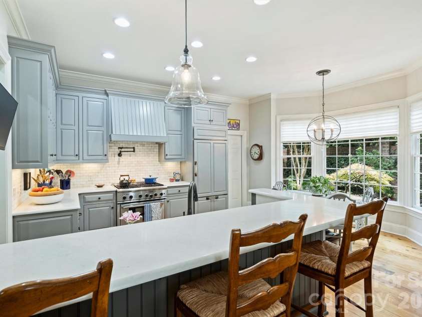 1127 Kings Drive, Charlotte, NC 28207.  MLS# CAR4346352, YatesRealty ID 14174. 