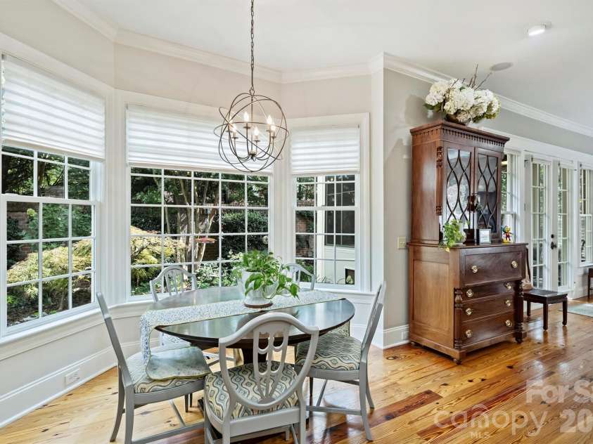1127 Kings Drive, Charlotte, NC 28207.  MLS# CAR4346352, YatesRealty ID 14174. 