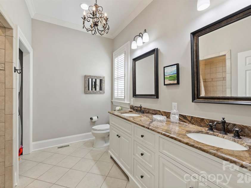 1127 Kings Drive, Charlotte, NC 28207.  MLS# CAR4346352, YatesRealty ID 14174. 