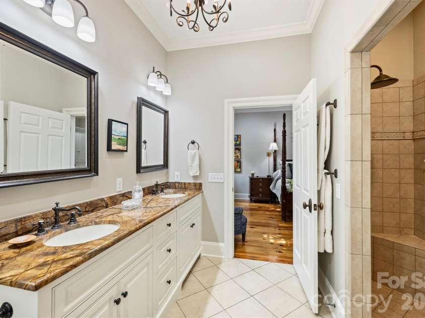 1127 Kings Drive, Charlotte, NC 28207.  MLS# CAR4346352, YatesRealty ID 14174. 