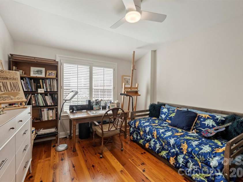 1127 Kings Drive, Charlotte, NC 28207.  MLS# CAR4346352, YatesRealty ID 14174. 