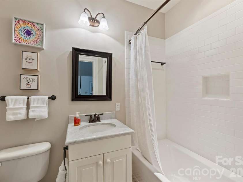 1127 Kings Drive, Charlotte, NC 28207.  MLS# CAR4346352, YatesRealty ID 14174. 