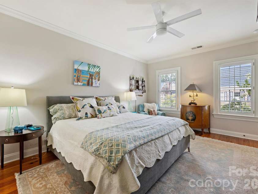 1127 Kings Drive, Charlotte, NC 28207.  MLS# CAR4346352, YatesRealty ID 14174. 