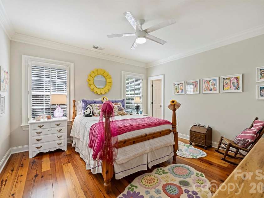 1127 Kings Drive, Charlotte, NC 28207.  MLS# CAR4346352, YatesRealty ID 14174. 