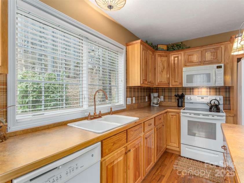 360 Laurel Ridge Road, Maggie Valley, NC 28751.  MLS# CAR4240405, YatesRealty ID 14176. 