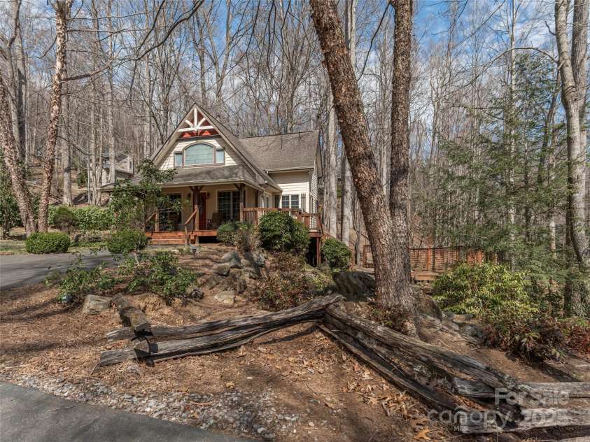 360 Laurel Ridge Road, Maggie Valley, NC 28751.  MLS# CAR4240405, YatesRealty ID 14176. 