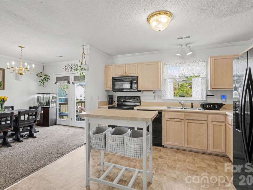 3904 Riverdale Road, Greensboro, NC 27406.  MLS# CAR4399416, YatesRealty ID 14176. 