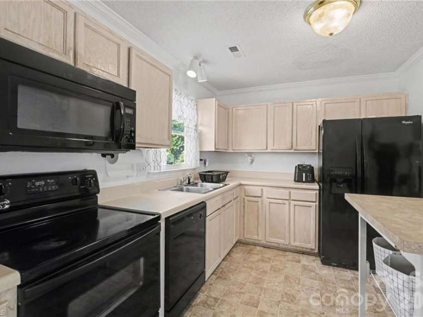 3904 Riverdale Road, Greensboro, NC 27406.  MLS# CAR4399416, YatesRealty ID 14176. 