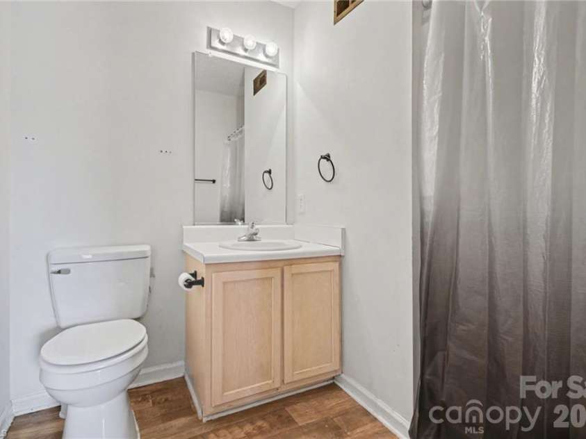 3904 Riverdale Road, Greensboro, NC 27406.  MLS# CAR4399416, YatesRealty ID 14176. 