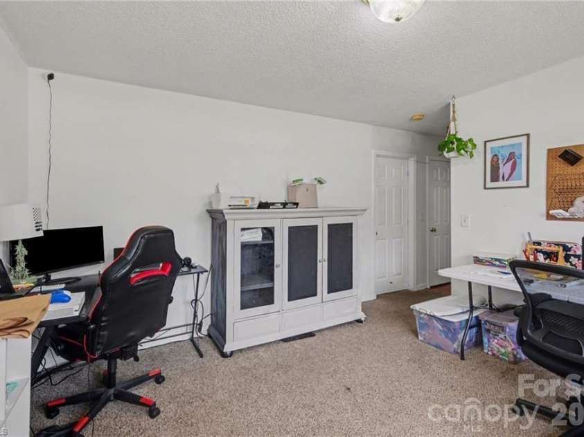 3904 Riverdale Road, Greensboro, NC 27406.  MLS# CAR4399416, YatesRealty ID 14176. 
