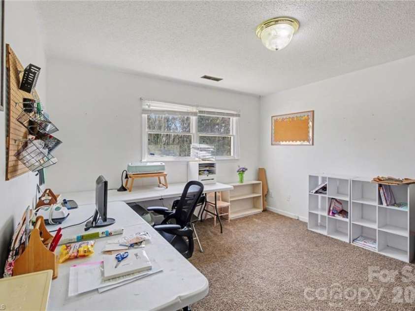 3904 Riverdale Road, Greensboro, NC 27406.  MLS# CAR4399416, YatesRealty ID 14176. 