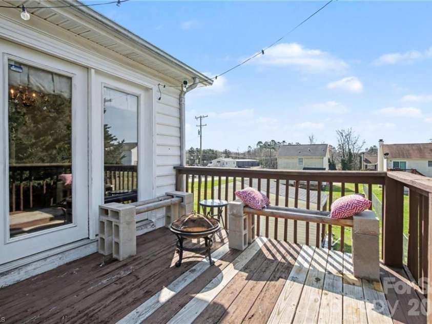 3904 Riverdale Road, Greensboro, NC 27406.  MLS# CAR4399416, YatesRealty ID 14176. 
