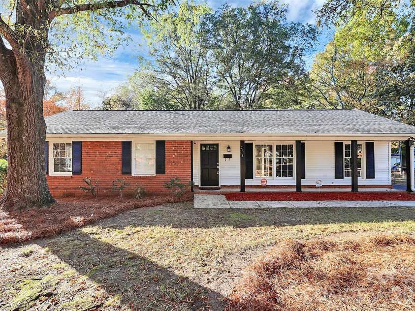 7118 April Ridge Lane, Charlotte, NC 28215.  MLS# CAR4321490, YatesRealty ID 14177. 