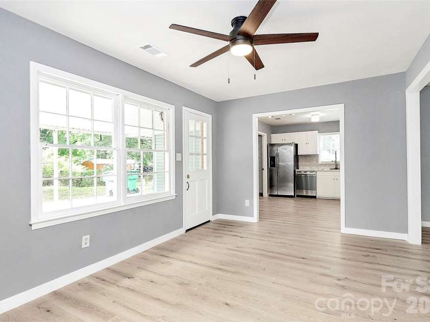 7118 April Ridge Lane, Charlotte, NC 28215.  MLS# CAR4321490, YatesRealty ID 14177. 
