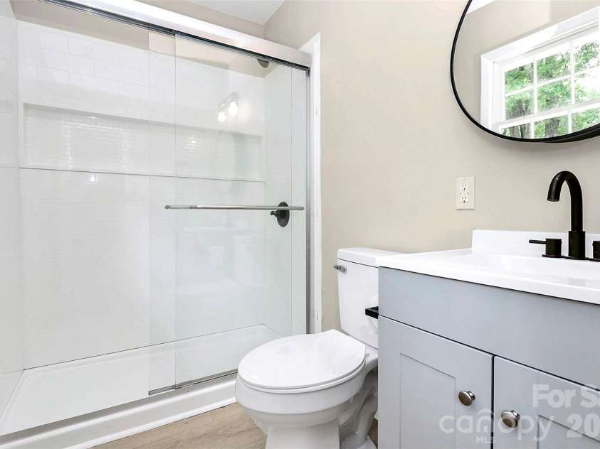 7118 April Ridge Lane, Charlotte, NC 28215.  MLS# CAR4321490, YatesRealty ID 14177. 