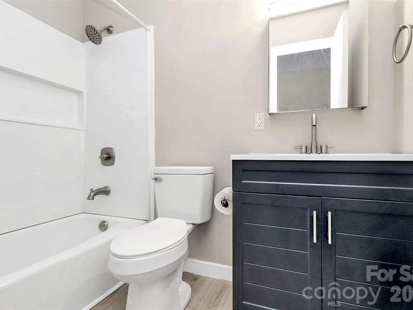 7118 April Ridge Lane, Charlotte, NC 28215.  MLS# CAR4321490, YatesRealty ID 14177. 