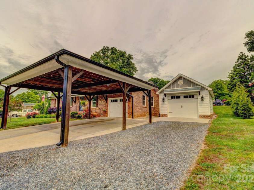 800 Sunset Road, Cherryville, NC 28021.  MLS# CAR4255289, YatesRealty ID 14177. 