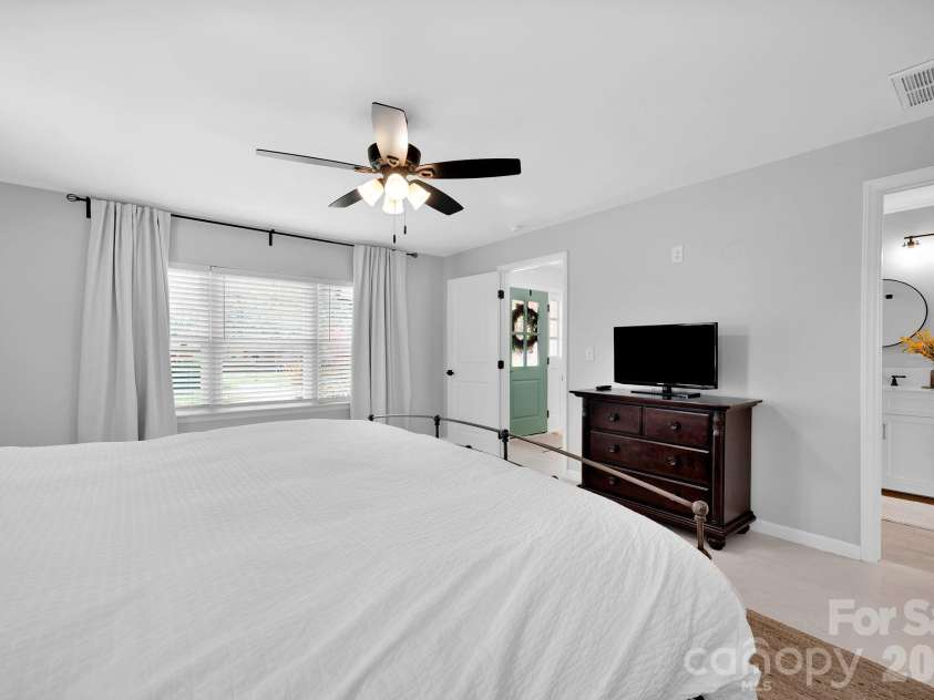1252 Houston Mill Road, Conover, NC 28613.  MLS# CAR4359713, YatesRealty ID 14178. 