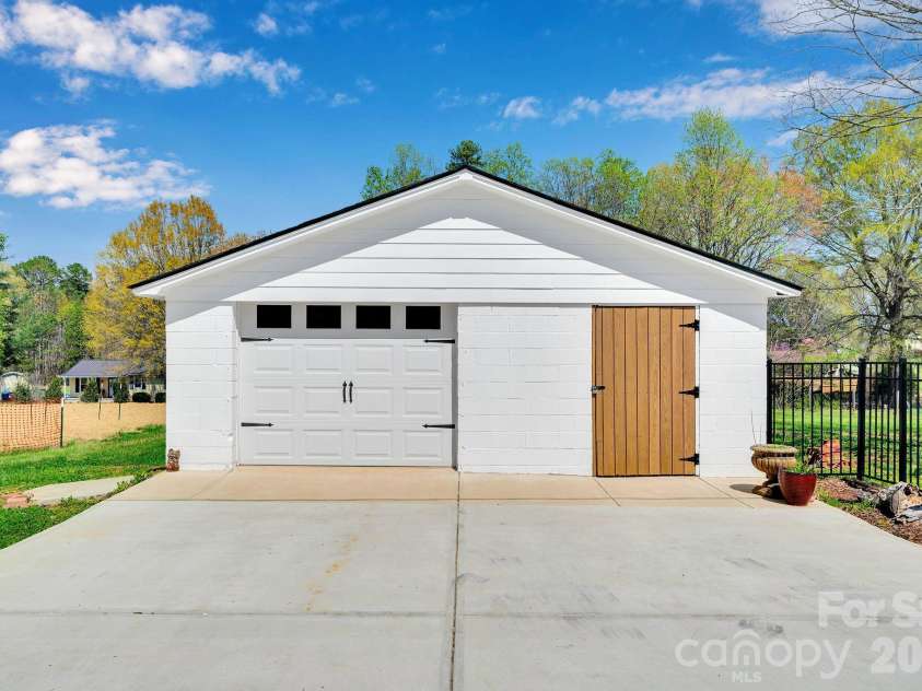 1252 Houston Mill Road, Conover, NC 28613.  MLS# CAR4359713, YatesRealty ID 14178. 
