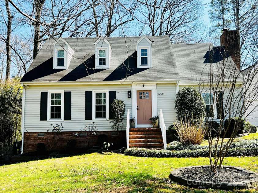 6525 Castlegate Drive, Charlotte, NC 28226.  MLS# CAR4223050, YatesRealty ID 14179. 