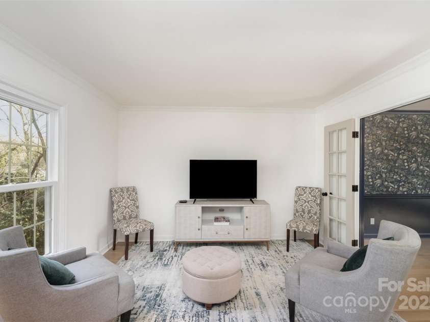 6525 Castlegate Drive, Charlotte, NC 28226.  MLS# CAR4223050, YatesRealty ID 14179. Formal Living Room