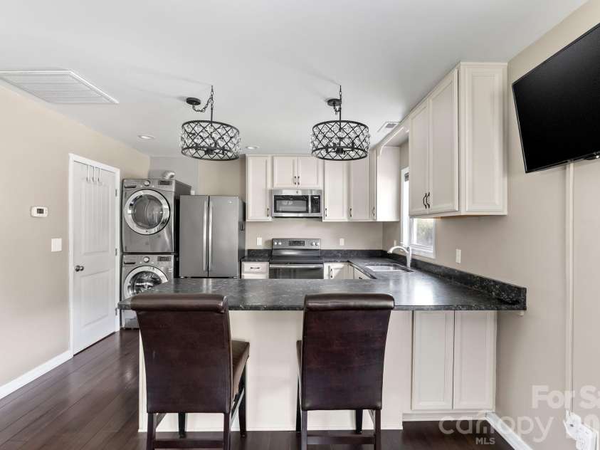 24 Ian River Drive, Asheville, NC 28806.  MLS# CAR4316888, YatesRealty ID 1418. 
