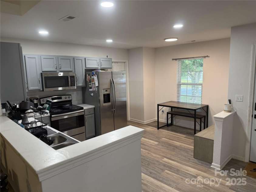 1623 Flagler Lane, Charlotte, NC 28216.  MLS# CAR4257918, YatesRealty ID 14180. Kitchen