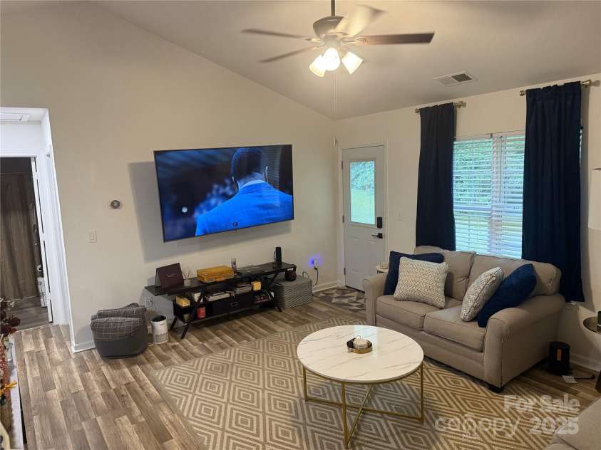 1623 Flagler Lane, Charlotte, NC 28216.  MLS# CAR4257918, YatesRealty ID 14180. Living Room