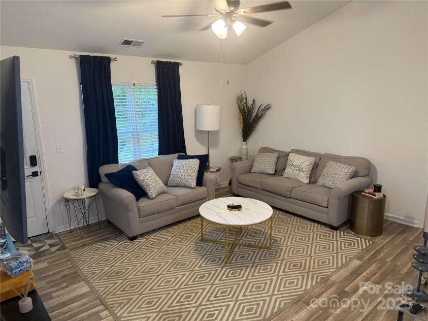 1623 Flagler Lane, Charlotte, NC 28216.  MLS# CAR4257918, YatesRealty ID 14180. Living Room