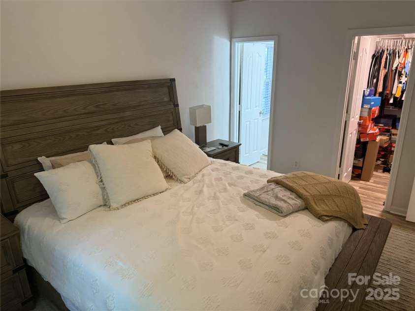 1623 Flagler Lane, Charlotte, NC 28216.  MLS# CAR4257918, YatesRealty ID 14180. Owner suite